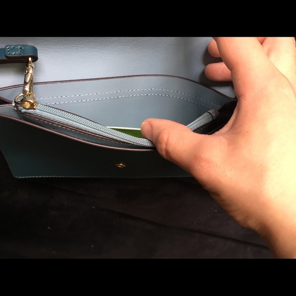Kate Spade wristlet - Picture 4 of 6